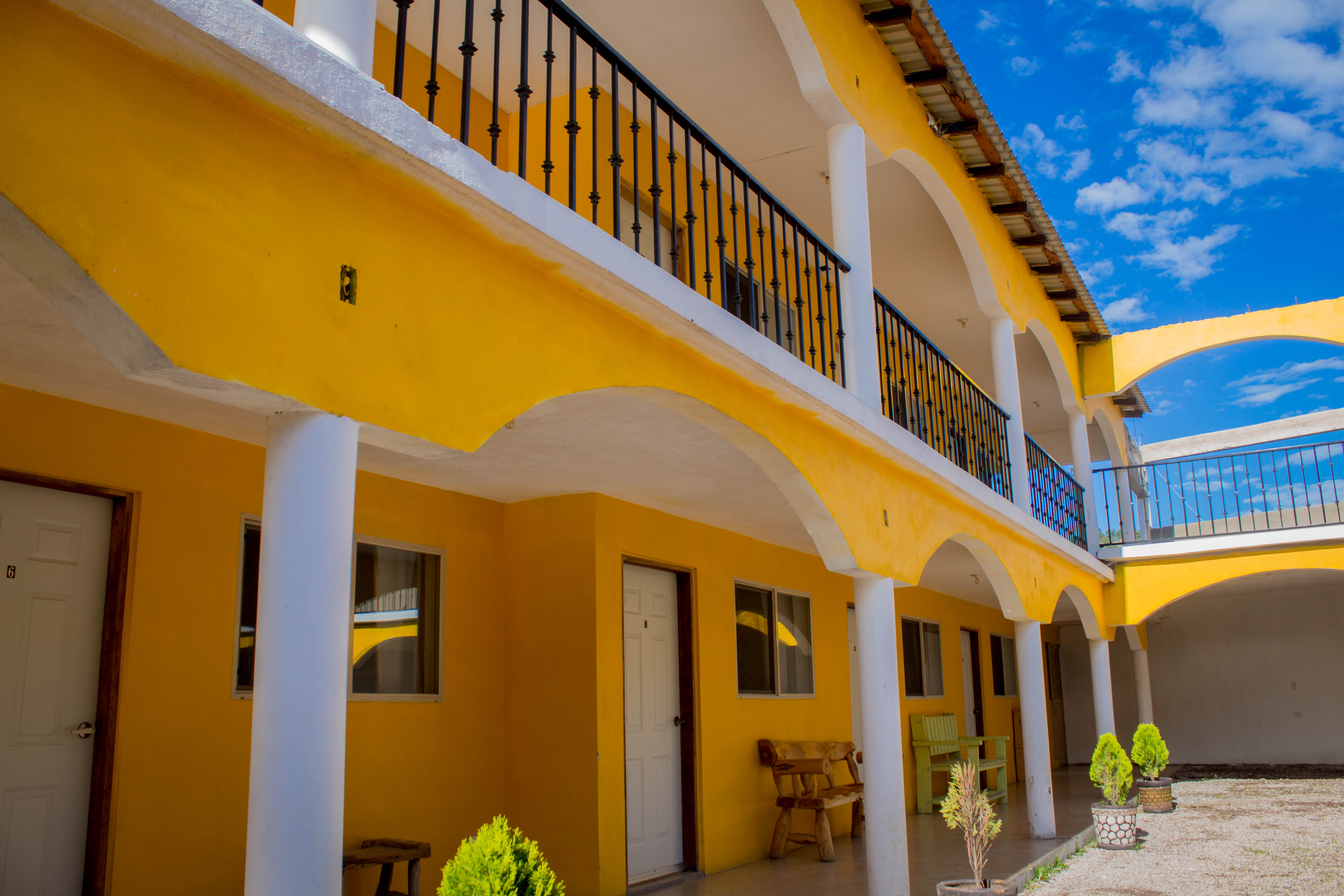 Entrada principal Hotel Posada del Cobre